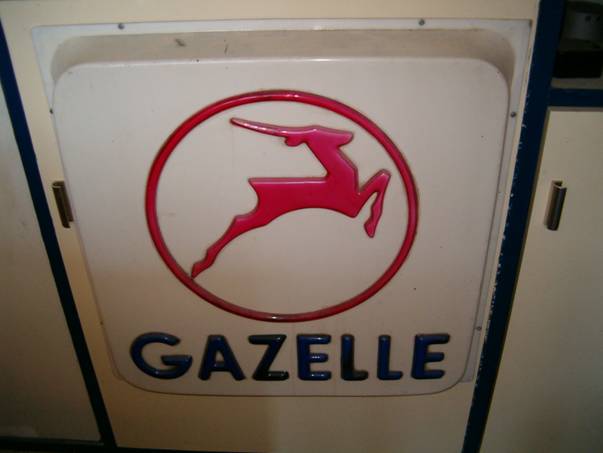 GAZELLE PLASTIC SIGN WITH LIGHT